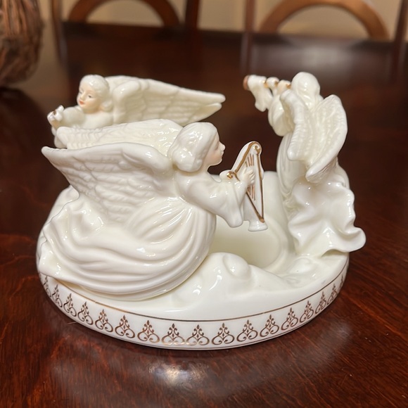 Ángel Pillar Holder from Trimmings Dillard’s. - Picture 4 of 15